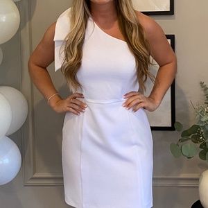 Gianni Bini White dress, size 6!!